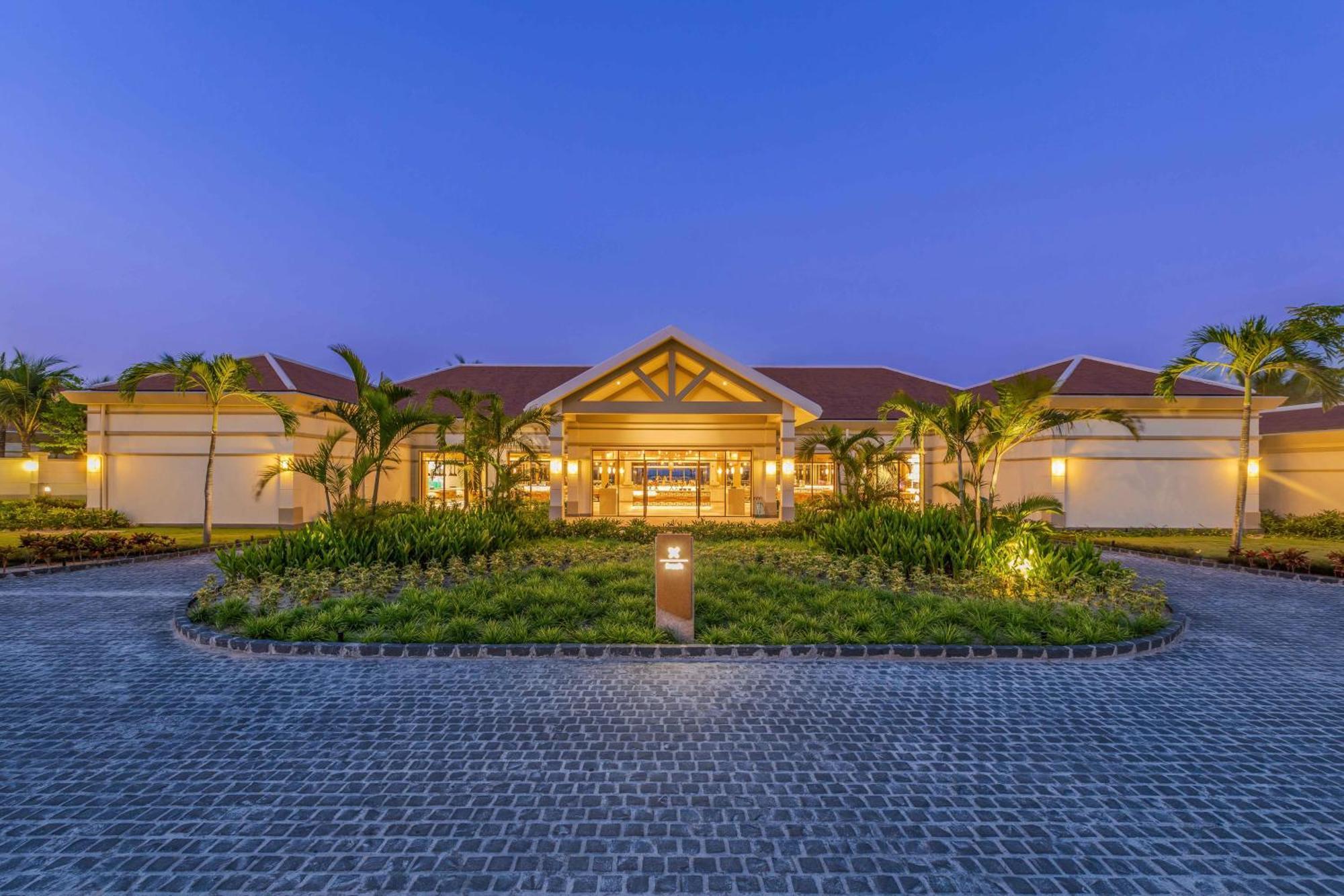 Fusion Resort And Villas Da Nang Bagian luar foto